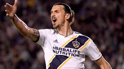 ENOJADO CON LA SUERTE. Ibrahimovic casi hace un golazo de tiro libre para LA Galaxy (Foto: Getty).