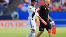 Jonathan dos Santos encendió las alarmas de México al salir lesionado del juego (Foto: @LAGalaxy_Es)