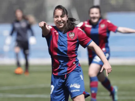 Charlyn Corral acaricia el Pichichi en España