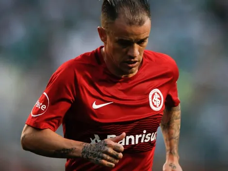 D'Alessandro le puso picante a un 0-0: agarró del cuello a Luan y se armó