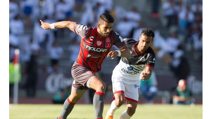Miguel Ponce en el juego ante Lobos.
