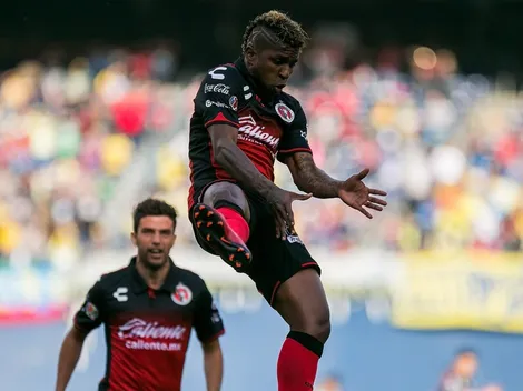 FUERA: Suspenden a juez de línea que jaloneó a jugador de Xolos