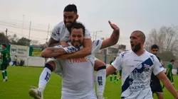 Cristian Fabbiani festejando un gol en Deportivo Merlo.