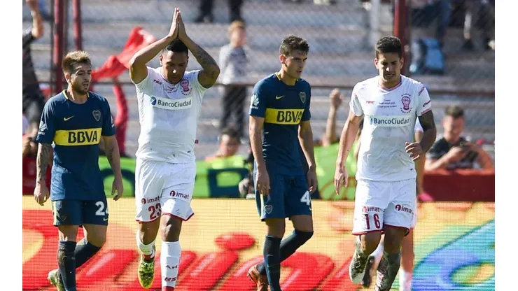 Chávez cumplió con la ley del ex y empató el partido en el final.