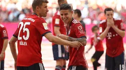 SONRISA CAFETERA. James Rodríguez junto a Thomas Müller en los festejos del Bayern Múnich (Foto: Getty).