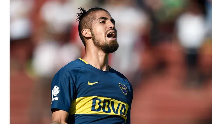 Foto de Junior Benitez ante Huracán.