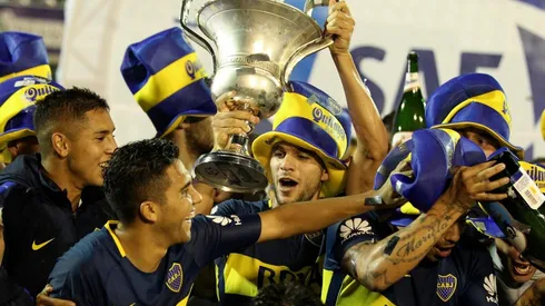 CAMPEÓN. Lisandro Magallán con el título de la Superliga en La Plata (Foto: Getty).