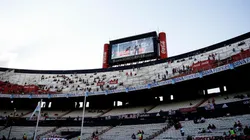 POCA GENTE. El Monumental sufrió el horario que dispuso la Superliga (Foto: Getty).