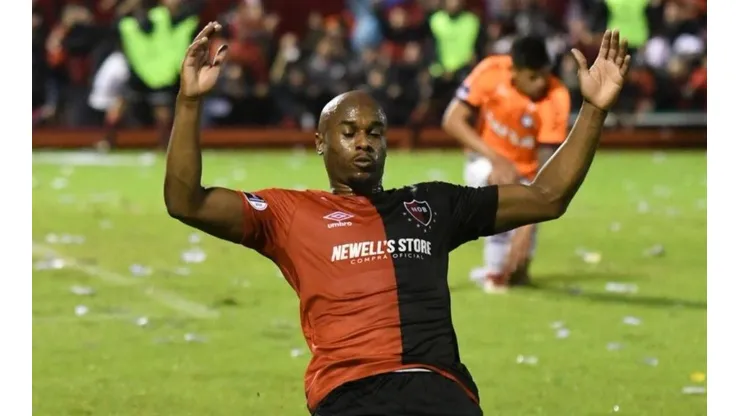 UN 9 LEAL. El portugués hizo todo bien y convirtió los dos goles que, lamentablemente, no alcanzaron.