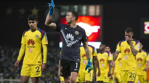 Foto de Agustín Marchesín saliendo ayer del estadio