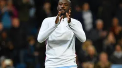 APLAUSOS DE ADIÓS. Touré Yaya en su último partido en el Etihad Stadium con Manchester City (Foto: Getty).