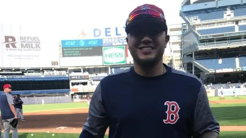 Héctor Velázquez presumió su playera en las redes sociales.