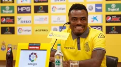 ¿UNA FOTO JUGANDO? No, Emmenike no tuvo minutos con Las Palmas.