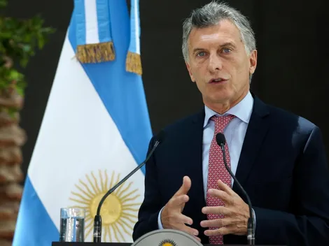 Macri atendió a un chico con un buzo de River: "Te fuiste para la B"