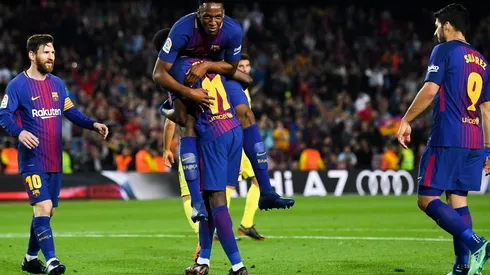 Yerry Mina festeja con Dembelé
