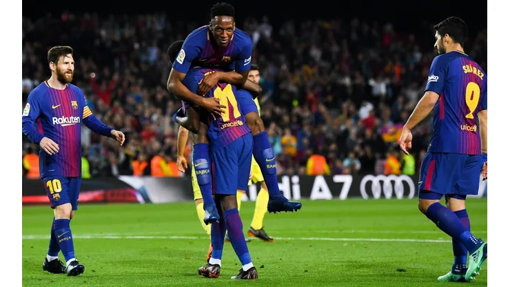 Yerry Mina festeja con Dembelé