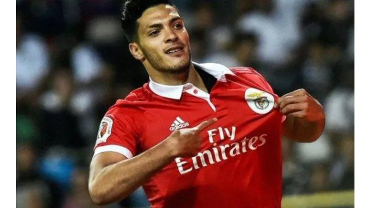 Raúl Jiménez no entraría en planes del Benfica
