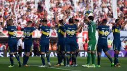 SALUDA AL MONUMENTAL. El saludo formal de Boca en la cancha de River en el Superclásico (Foto: Getty).