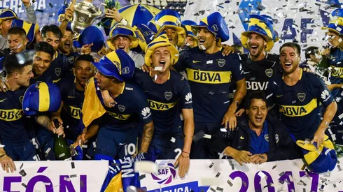 CELEBRA BOCA. Los jugadores de Boca al celebrar el título de la Superliga (Foto: Getty).