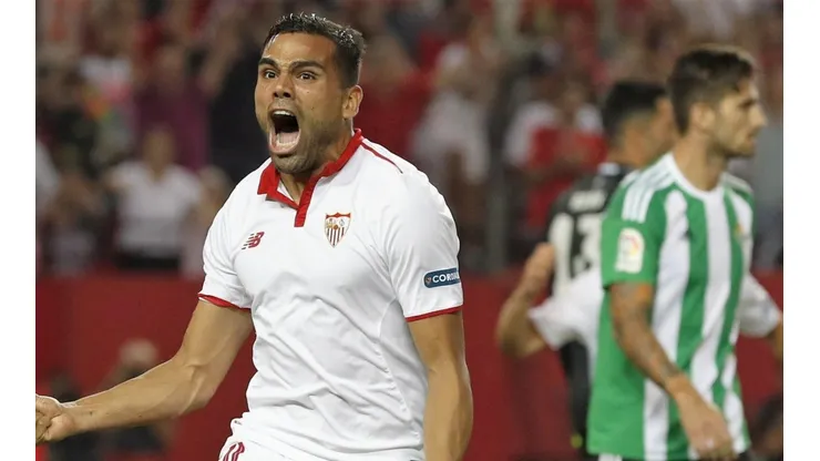 FESTEJA MERCADO. El defensor argentino le marcó al Real Madrid en el triunfo del Sevilla.