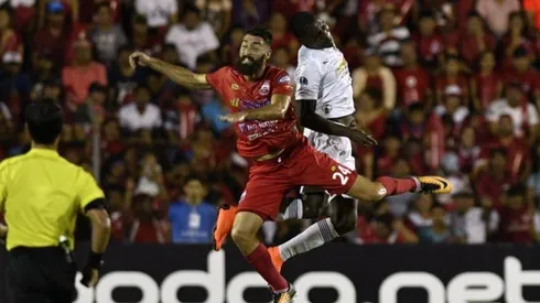 PASÓ DE TODO. En Guabirá y Liga de Quito se vivió un verdadero partidazo en ambos partidos.