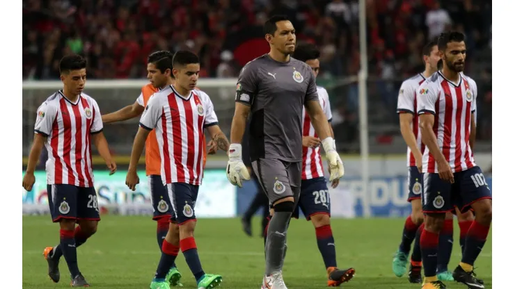Chivas todavía le debe a sus jugadores los bonos por la Copa MX y el Clausura 2018 (Foto: Mexsport)