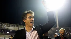 Guillermo Barros Schelotto festejando en un estadio conocido.