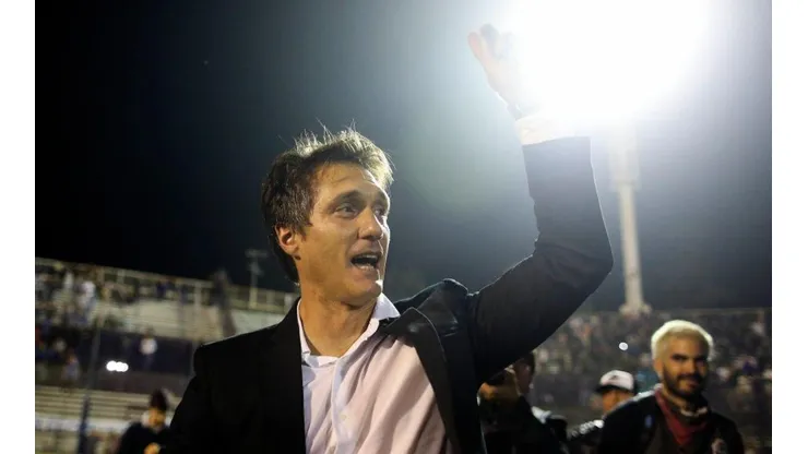 Guillermo Barros Schelotto festejando en un estadio conocido.