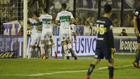 ÉL NO LO GRITA. Todos abrazan a Colazo, quien no lo festejó por su pasado en Boca.