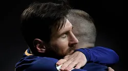 ABRAZO DEL ALMA. Messi e Iniesta, una sociedad inagotable.