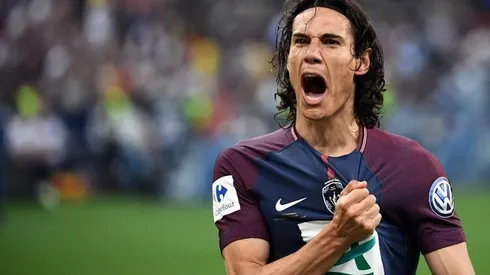 FESTEJA EL MATADOR. Cavani celebra su tanto de penal por la final de la Copa de Francia.