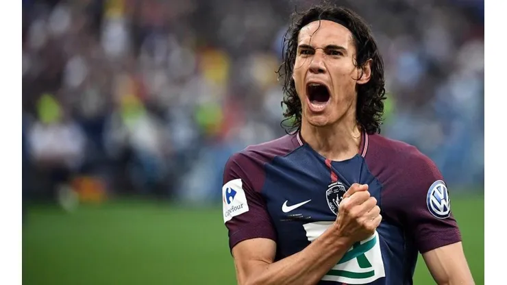 FESTEJA EL MATADOR. Cavani celebra su tanto de penal por la final de la Copa de Francia.