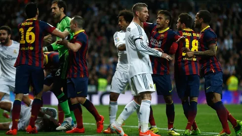 Foto de Neymar enfrentando al Real Madrid con Barcelona.