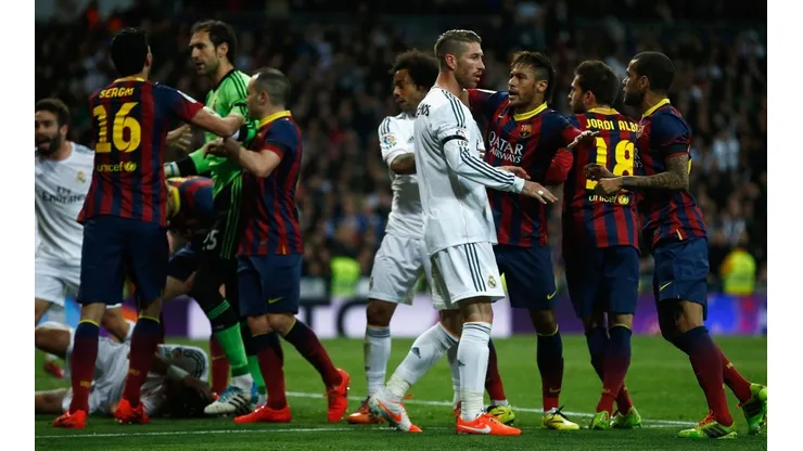 Foto de Neymar enfrentando al Real Madrid con Barcelona.