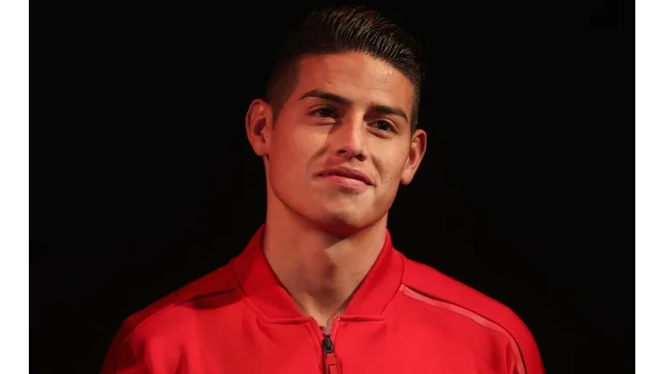 DE MODELO. James Rodríguez durante la presentación del nuevo uniforme del Bayern Múnich (Foto: Getty).