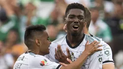 Antes de salir de cambio por lesión, Tavares consiguió el gol con el que Santos avanzó a semifinales (Foto: Mexsport)