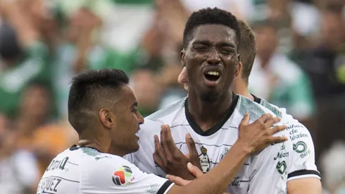 Antes de salir de cambio por lesión, Tavares consiguió el gol con el que Santos avanzó a semifinales (Foto: Mexsport)