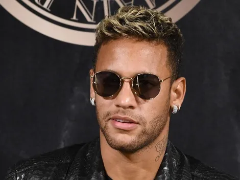 Neymar fue a ver al PSG vestido de estrella de Hollwyood