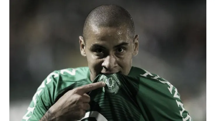 ¡LO TUYO ES LA ACTUACIÓN! Wellington tiene un futuro asegurado si deja el fútbol.