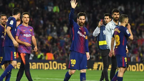 Messi le regaló una selfie a Rivaldo tras el clásico entre Barcelona y Real Madrid