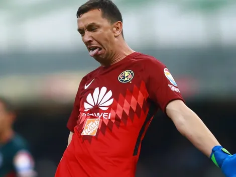 Marchesín ya no sabe qué hacer para que lo vea Sampaoli y tiró escorpión en México