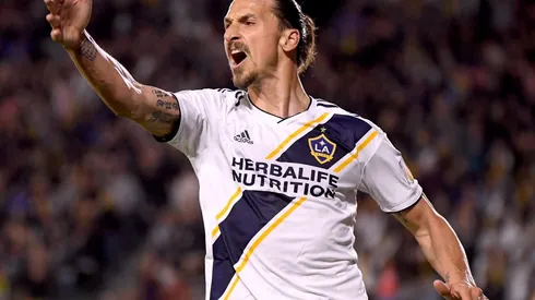 A Ibrahimovich se le salió la cadena