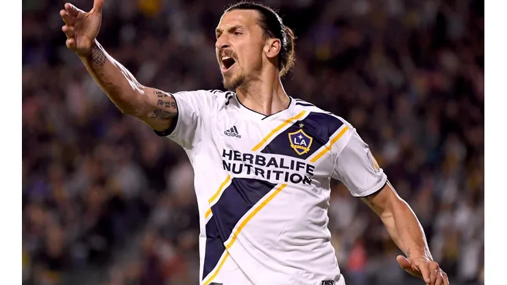 A Ibrahimovich se le salió la cadena