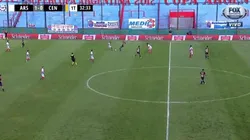 Dura acción que culminó con la expulsión de Mauricio Martínez.