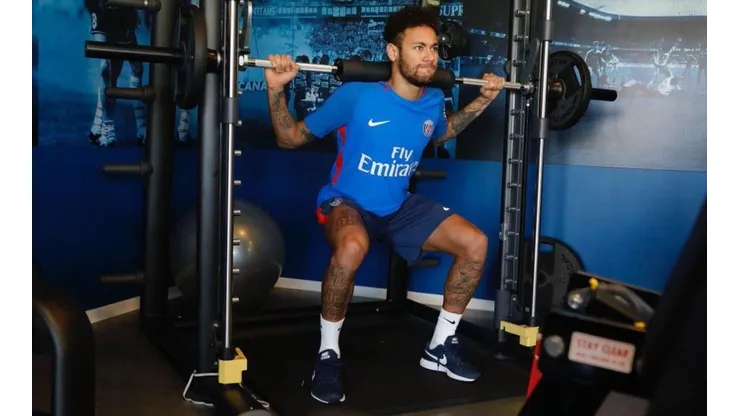 CON TODO. Neymar Jr. en el gimnasio del Paris Saint-Germain a 40 días de Rusia 2018.