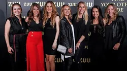 Foto de las chicas en la noche de Barcelona.