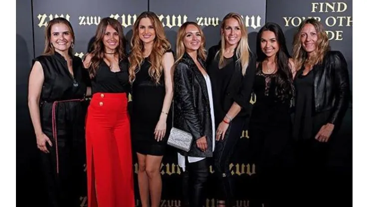 Foto de las chicas en la noche de Barcelona.