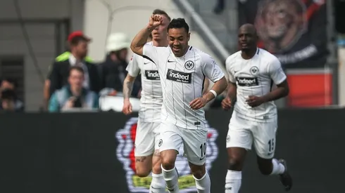 Frankfurt de Salcedo y Fabián logra victoria para seguir peleando por Europa