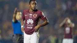 Renato Ibarra se deja ver con guapa modelo