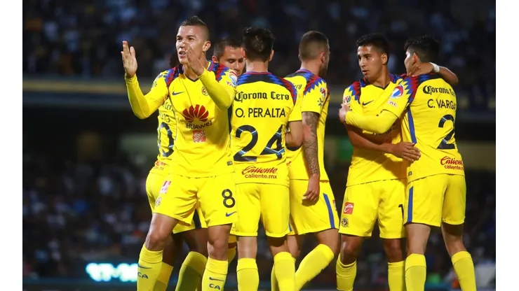 Los jugadores de América celebrando en CU.